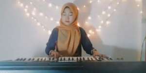 Viral 'Skill Dewa' Hijabers Pemain Keyboard, Rebutan Dua DJ