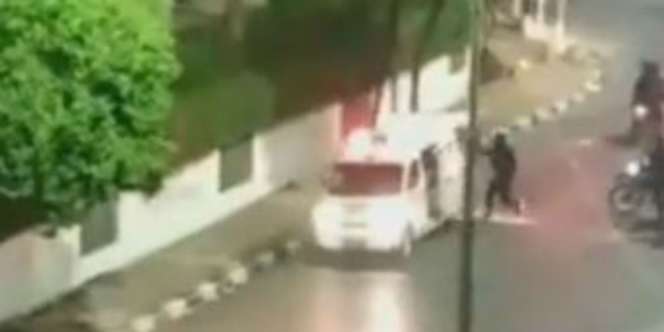 Viral Ambulans Ditembaki Gas Mata, Ini Penjelasan Polisi