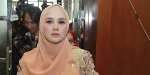 Gaya 5 Artis Berhijab Melenggang ke Senayan