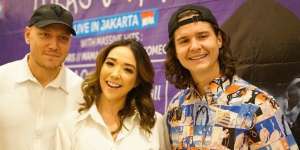Gisel dan Gempi Duet di Konser Lukas Graham, Penonton Terharu