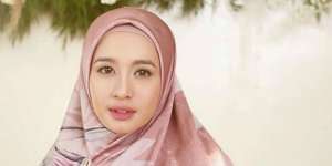 Posting Kata Bijak Usai Stop Foto Suami, Ada Apa dengan Laudya Cynthia Bella?