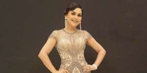 5 Item Makeup yang Wajib Dibawa Melaney Ricardo