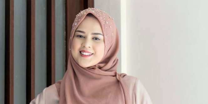 Tetap Santun, Gaya Sporty Cut Meyriska dengan Burkini Hijab