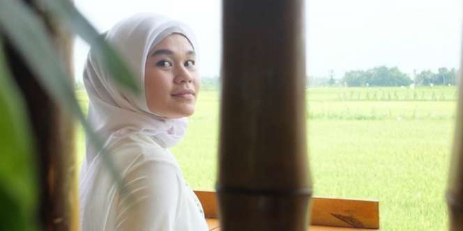 Gaya Senator Jialyka Maharani, Bawa Tas Puluhan Juta di Pelantikan