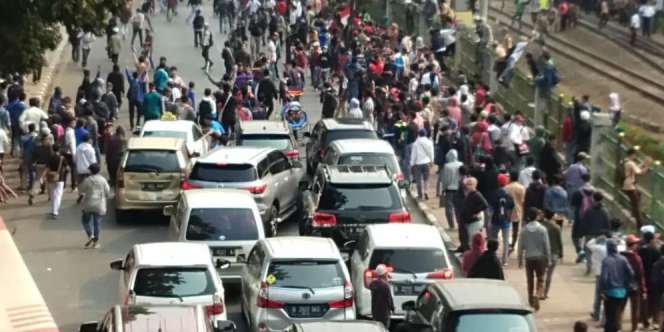 Bodi Mobil Lecet Karena Aksi Demo, Bisa Klaim Asuransi?