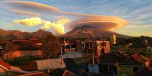 Viral Keindahan Gunung Lawu Tertutup Awan Topi