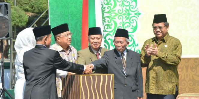 Wapres JK Wakafkan Tanah Keluarga ke Unida Gontor