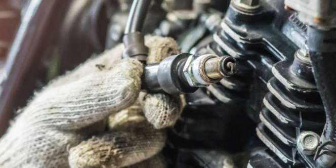 Cara Cek Kode Busi Sesuai Jenis Motor, Jangan Salah Pilih!