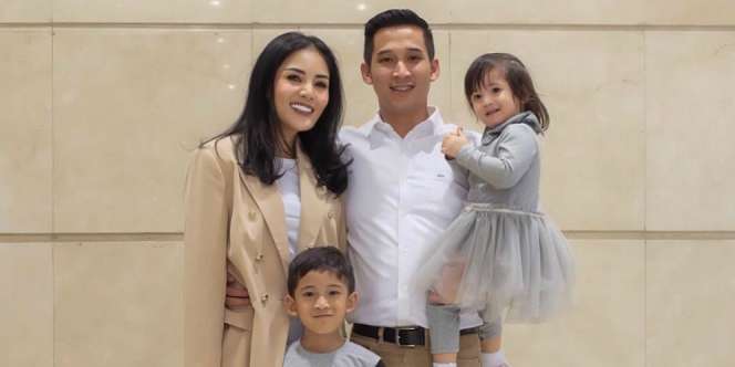 Suka Kenakan Pakaian Seksi, Nindy Sering Ditegur Suami