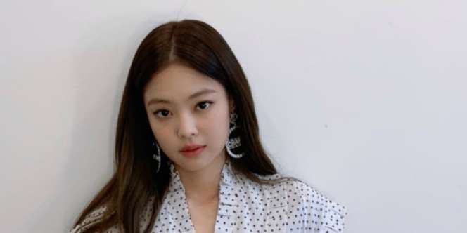 Habis Manggung, Jennie Blackpink Selalu Hempaskan Busananya