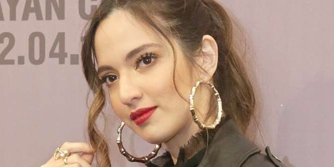 Gaya Nia Ramadhani Kepergok Clubbing, Lebih Berani!
