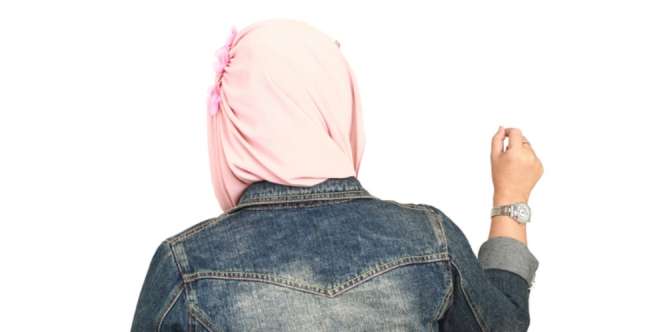 Tolak Cinta Sejumlah Pria, Guru Cantik Ini Jadi Korban Guna-Guna
