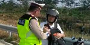 Naik Motor Ikuti Google Maps, Turis Perancis Nyelonong Masuk Tol di Malang