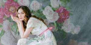 Gaya Makeup Pengantin Luna Maya