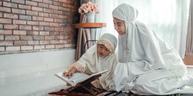 10 Tips Cara Mengajarkan Anak Menghafal Alquran  