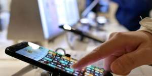 Ribuan Ponsel Ilegal Direndam Air Garam, Ada iPhone XS hingga Samsung 9+