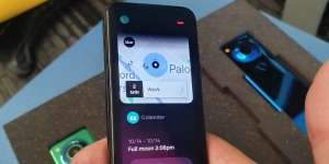 Mirip Remote TV, Pembuat Android Bikin `Ponsel Masa Depan`