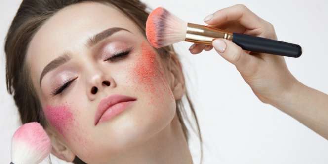 Begini Cara yang Benar Aplikasikan Blush di Wajah