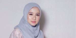 Nempel di Dinding, Cantiknya Laudya Cynthia Bella Berhijab