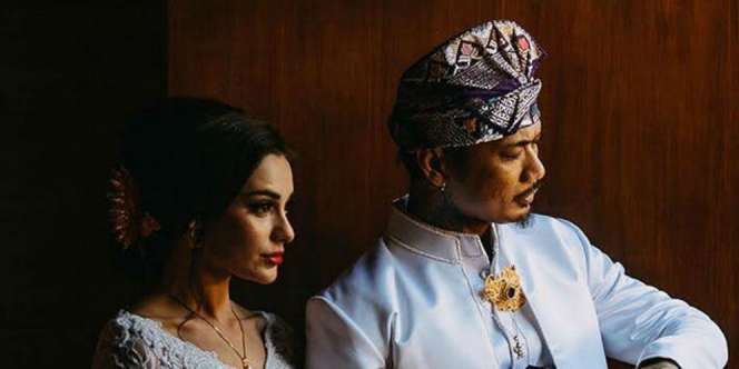 Belum Sepekan Menikah, Jerinx Emosi Keyakinan Istri Diusik