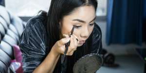 3 Kesalahan Saat Memakai Liquid Eyeshadow