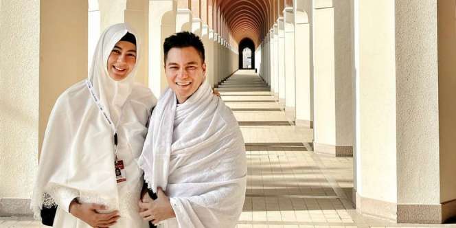 Hendak Sholat di Depan Kabah, Baim Wong Dengar Teriakan Keras Namanya