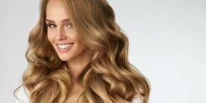 5 Cara Mudah Ciptakan Rambut Ikal Bergelombang Tanpa ke Salon