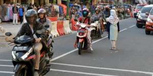 Jangan Cuma Bisa Nebeng, Ini yang Wajib Diperhatikan Jika Naik Motor Boncengan