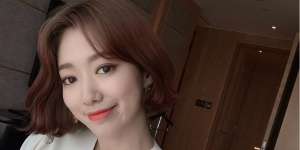 Wajah Glowing Park Shin Hye, Cuma Pakai Serum!