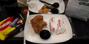 Rasakan Sensasi Keju Hitam ala Richeese Factory