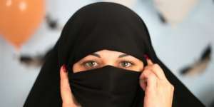 Geger Cross Hijaber, Pria Pura-pura Jadi Hijaber Masuk ke Area Khusus Wanita
