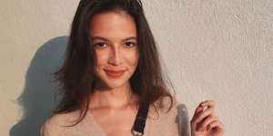 Gaya Modis Juria Hartmans, Kekasih Baru Gading Marten?