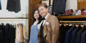 Fitting Baju Pengantin, Delon Tak Sabar Menikah Kedua Kali