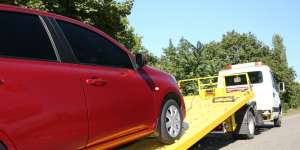 Solusi Jika Mobil Matik Terpaksa `Diderek` Saat Mogok