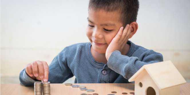 Latih Kemampuan Finansial Anak dengan Uang Saku Mingguan