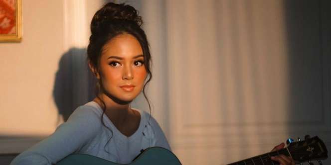 Aurelie Moeremans, Dipuji Afgan, Difollow Rossa dan Melly Goeslaw