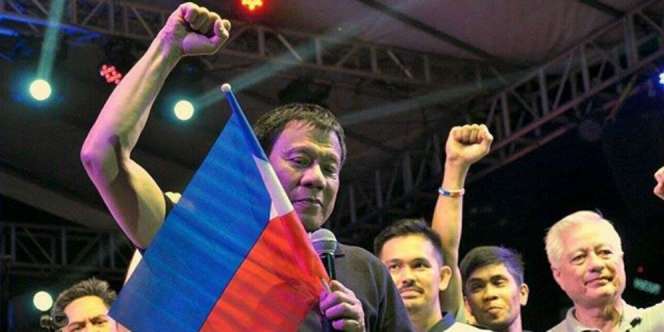 Presiden Duterte Kecelakaan Motor