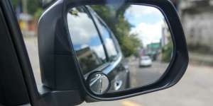 Tips Cegah Kecelakaan Karena Blind Spot Kendaraan