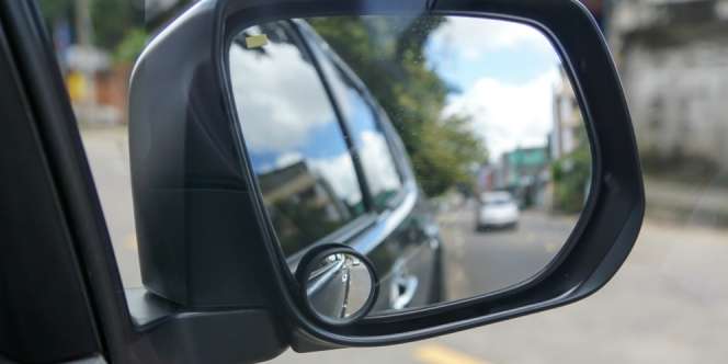 Tips Cegah Kecelakaan Karena Blind Spot Kendaraan