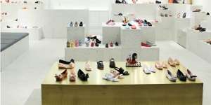 Lirik Koleksi Sepatu Plastik Kekinian Bertema Musim Panas