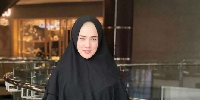 Ribut Kacamata Gucci, Mulan Jameela Lupa Sudah Jadi Anggota DPR?