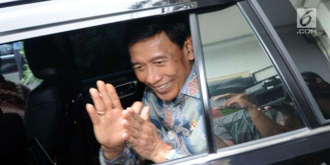 Pertama Kali Muncul Usai Ditusuk Teroris, Begini Kondisi Wiranto
