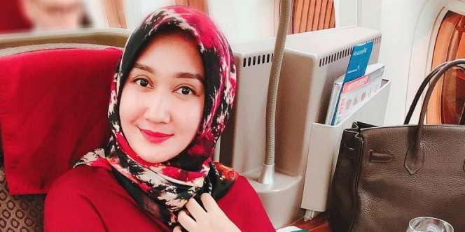 Dilamar Pengusaha, Ini Gaya Marun Dian Pelangi di Hari Istimewa