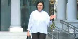Berkemeja Putih, Sri Mulyani Tiba di Istana