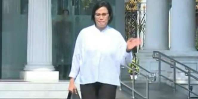 Berkemeja Putih, Sri Mulyani Tiba di Istana