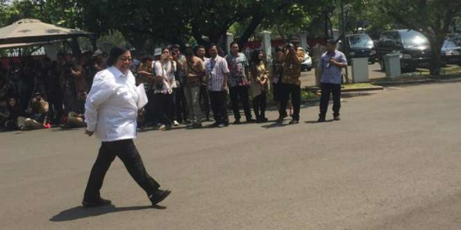 Siti Nurbaya Jadi Menteri Kedua yang Diizinkan Bocorkan Posisinya