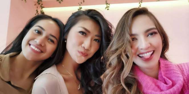 Minta Tutorial Cara Buka Salak, Nia Ramadhani Disebut Lebay