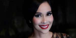 Modisnya Loemongga, Istri Menteri Perindustrian Agus Gumiwang