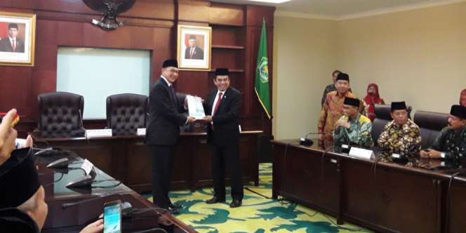 Sambut Menag Fachrul Razi, Lukman Hakim: `Di Sini itu Humor, Pak`