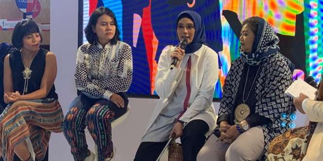 Menarik Hati Milenial Gunakan Kain Tradisional